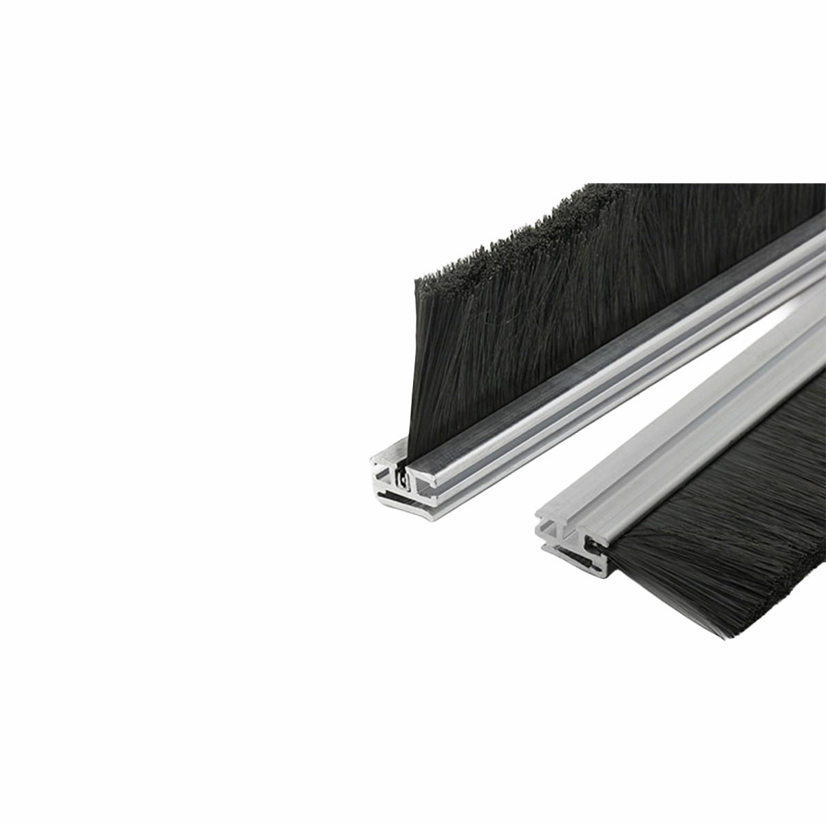 BRUSH STRIP WITH CLAMP PROFILE ORDER NO. 58230.1500- FOR SHEET/WALL THICKNESS 2.5 - 3 MM, BRUSH HEIGHT 50 MM — Icotek